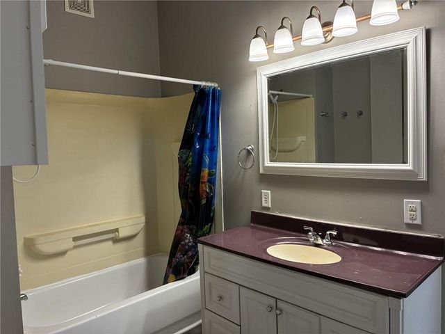 3221 Mitchell Avenue, St Joseph, MO 64507