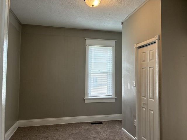 3221 Mitchell Avenue, St Joseph, MO 64507