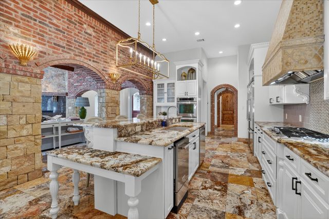 716 Flamingo Circle, Burleson, TX 76028