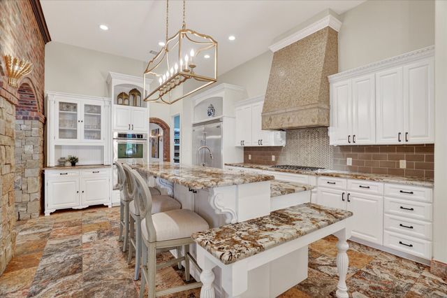 716 Flamingo Circle, Burleson, TX 76028
