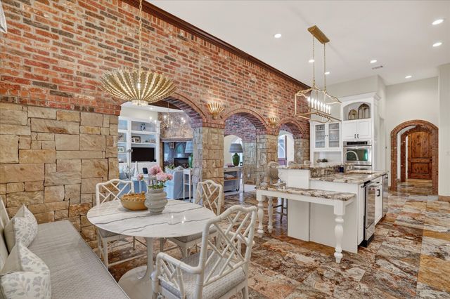 716 Flamingo Circle, Burleson, TX 76028