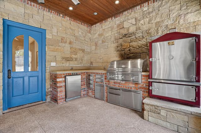 716 Flamingo Circle, Burleson, TX 76028