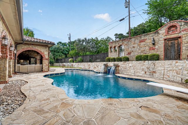 716 Flamingo Circle, Burleson, TX 76028