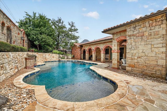 716 Flamingo Circle, Burleson, TX 76028