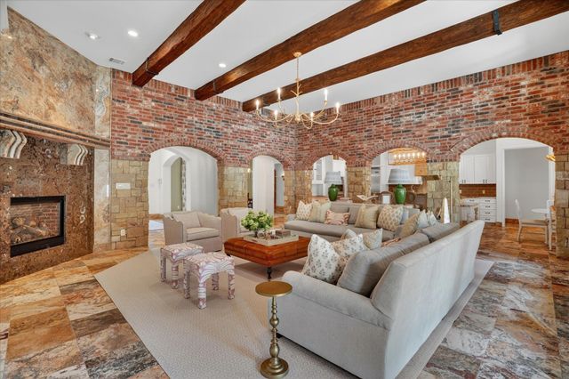 716 Flamingo Circle, Burleson, TX 76028