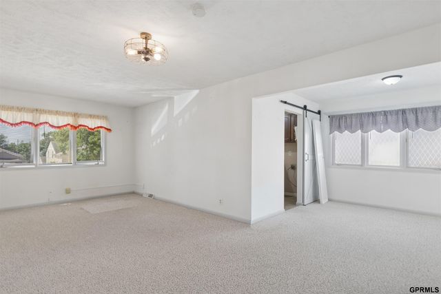 608 W Mission Avenue, Bellevue, NE 68005