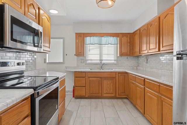 608 W Mission Avenue, Bellevue, NE 68005