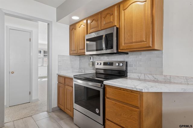 608 W Mission Avenue, Bellevue, NE 68005