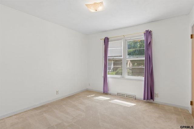 608 W Mission Avenue, Bellevue, NE 68005