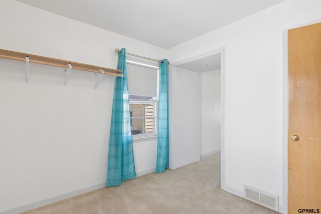 608 W Mission Avenue, Bellevue, NE 68005
