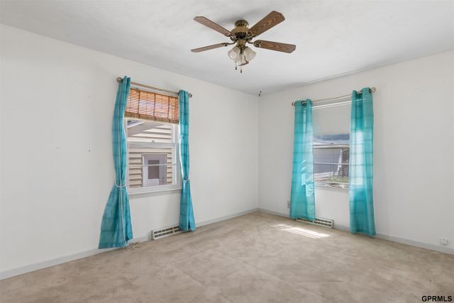 608 W Mission Avenue, Bellevue, NE 68005