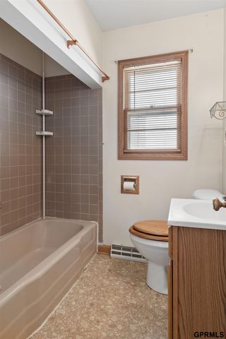 608 W Mission Avenue, Bellevue, NE 68005