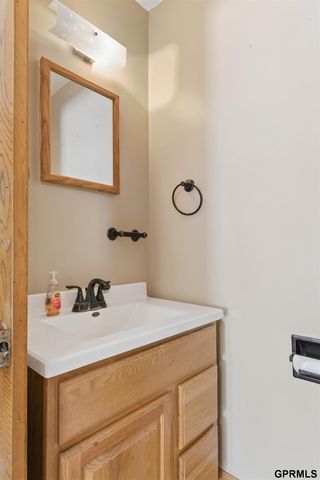 608 W Mission Avenue, Bellevue, NE 68005