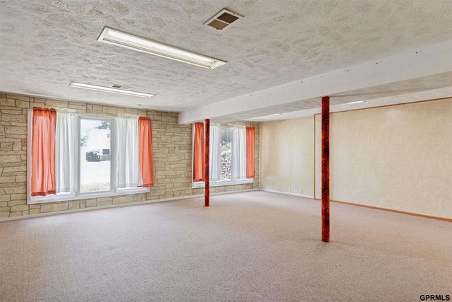 608 W Mission Avenue, Bellevue, NE 68005