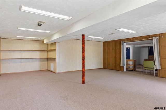 608 W Mission Avenue, Bellevue, NE 68005