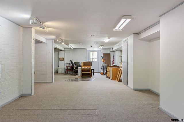 608 W Mission Avenue, Bellevue, NE 68005