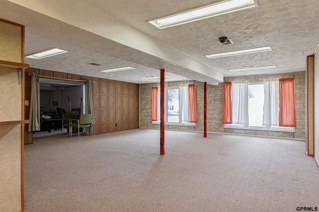 608 W Mission Avenue, Bellevue, NE 68005
