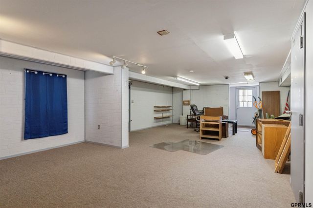 608 W Mission Avenue, Bellevue, NE 68005