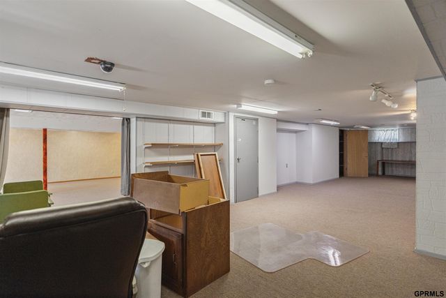 608 W Mission Avenue, Bellevue, NE 68005