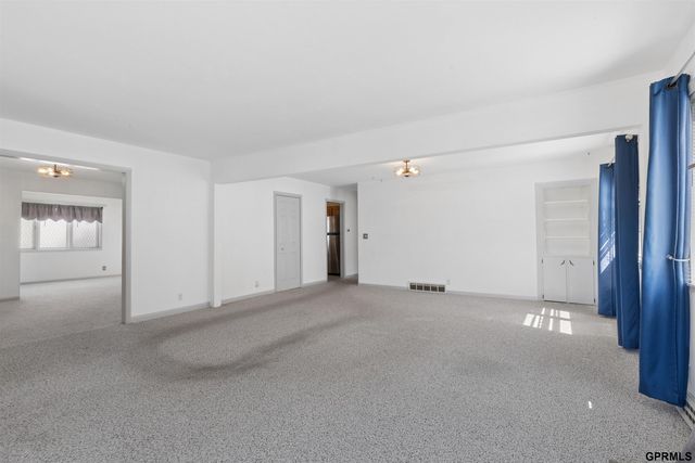 608 W Mission Avenue, Bellevue, NE 68005