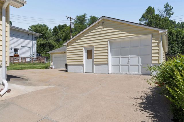 608 W Mission Avenue, Bellevue, NE 68005
