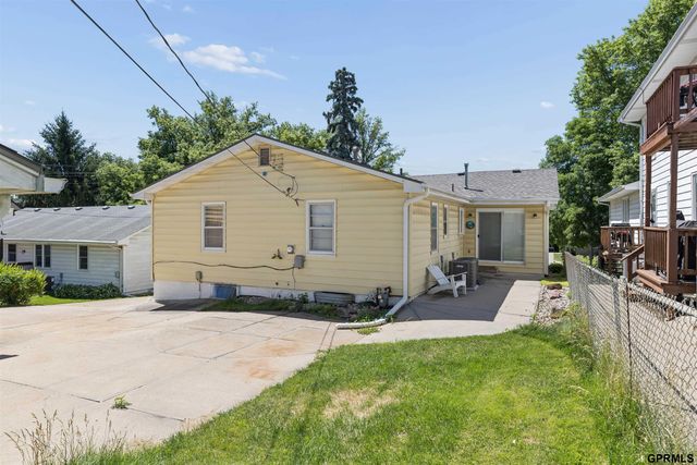 608 W Mission Avenue, Bellevue, NE 68005