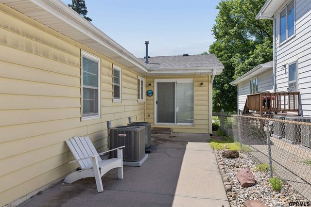 608 W Mission Avenue, Bellevue, NE 68005