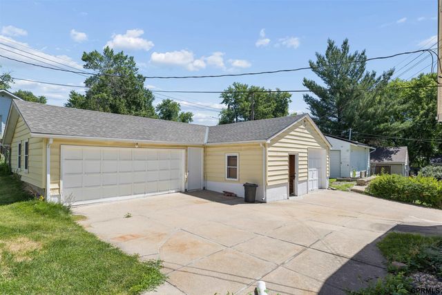 608 W Mission Avenue, Bellevue, NE 68005