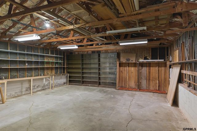 608 W Mission Avenue, Bellevue, NE 68005