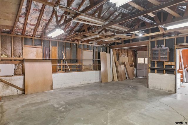 608 W Mission Avenue, Bellevue, NE 68005
