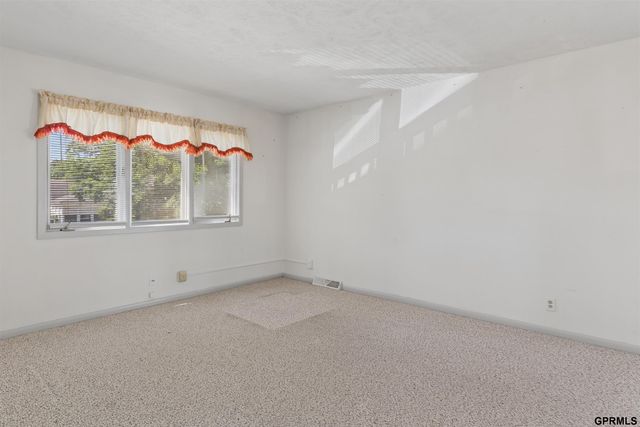 608 W Mission Avenue, Bellevue, NE 68005