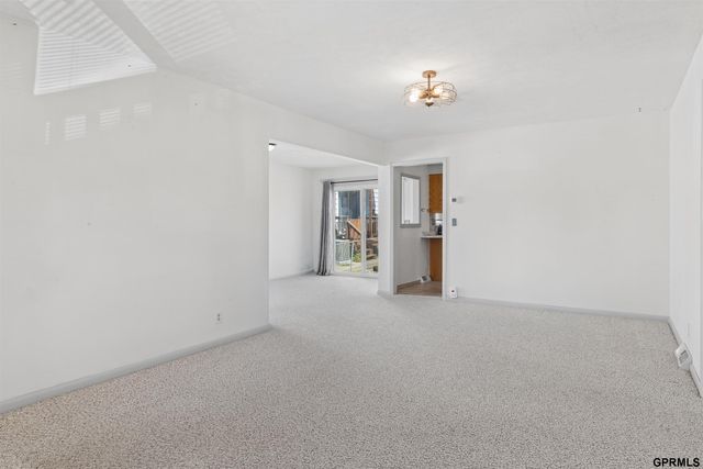 608 W Mission Avenue, Bellevue, NE 68005