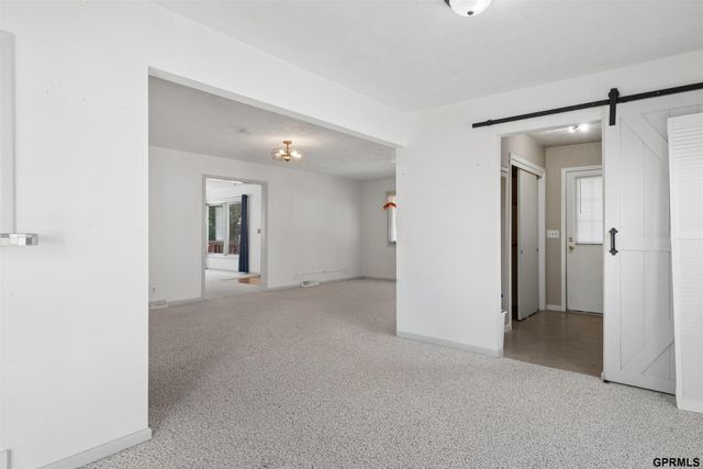 608 W Mission Avenue, Bellevue, NE 68005