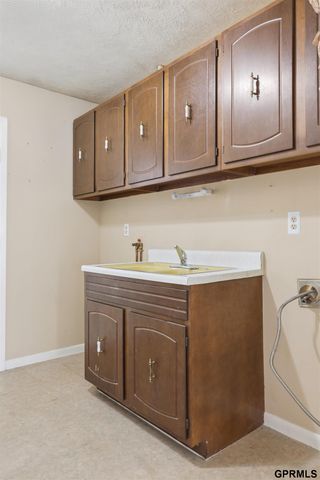 608 W Mission Avenue, Bellevue, NE 68005