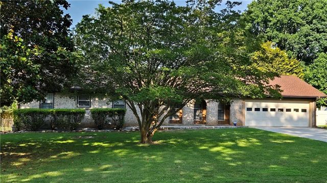 457 Castleaire Drive SW, Stone Mountain, GA 30087