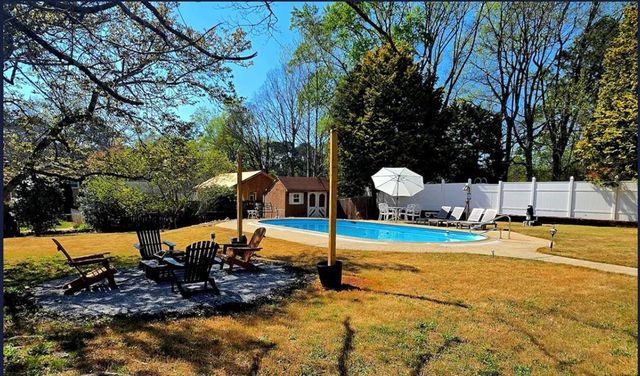 457 Castleaire Drive SW, Stone Mountain, GA 30087