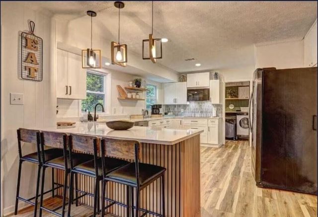 457 Castleaire Drive SW, Stone Mountain, GA 30087