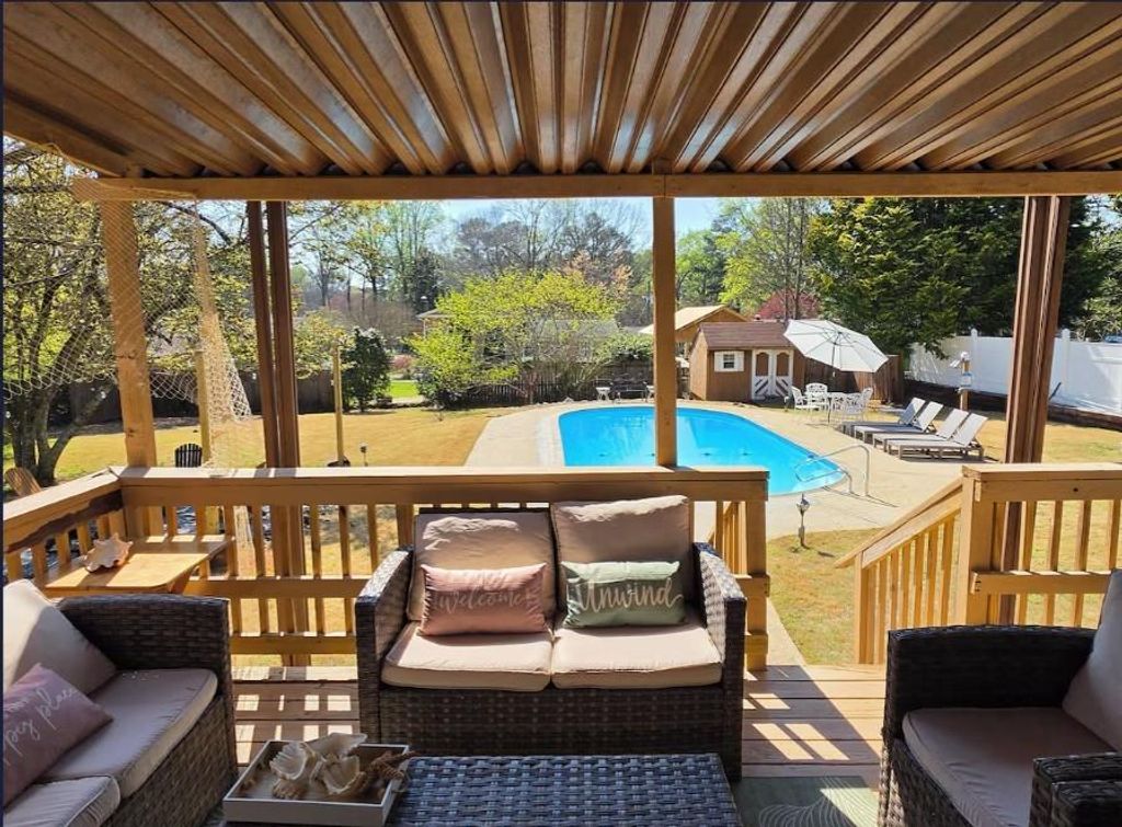 457 Castleaire Drive SW, Stone Mountain, GA 30087