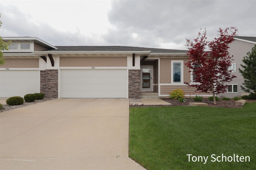 3352 Golden Eagle Way 47, Hudsonville, MI 49426