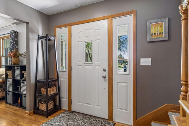 14240 Green View Court, Eden Prairie, MN 55346