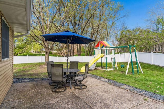 14240 Green View Court, Eden Prairie, MN 55346