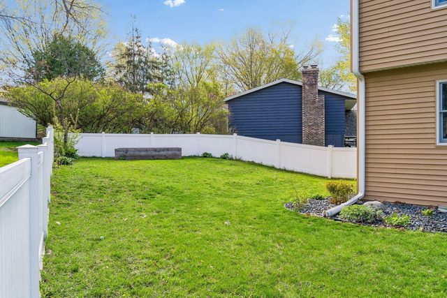 14240 Green View Court, Eden Prairie, MN 55346