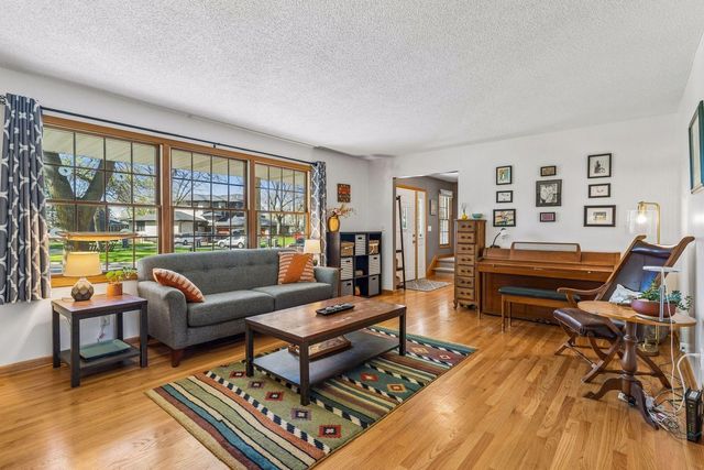 14240 Green View Court, Eden Prairie, MN 55346
