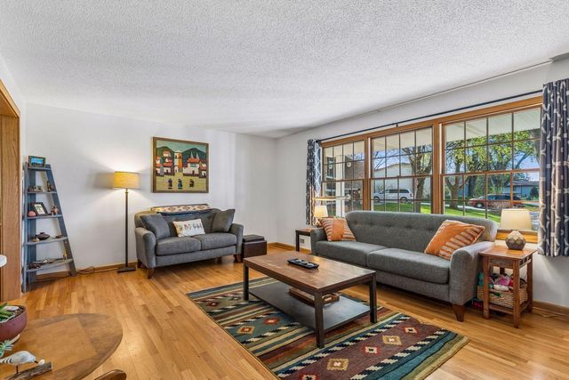 14240 Green View Court, Eden Prairie, MN 55346