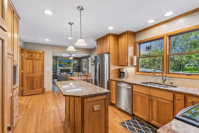 14240 Green View Court, Eden Prairie, MN 55346
