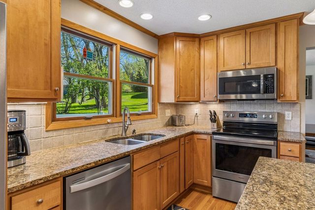 14240 Green View Court, Eden Prairie, MN 55346