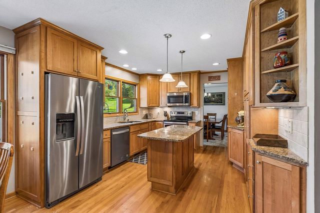 14240 Green View Court, Eden Prairie, MN 55346