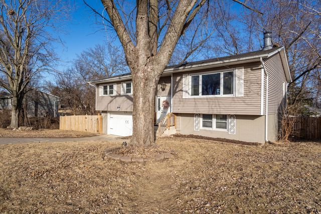 3071 S HAMPTON Drive, Bettendorf, IA 52722