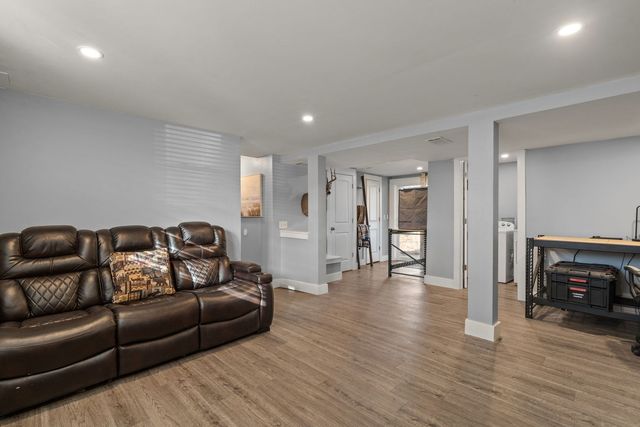 3071 S HAMPTON Drive, Bettendorf, IA 52722