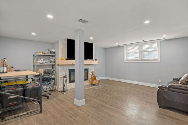 3071 S HAMPTON Drive, Bettendorf, IA 52722